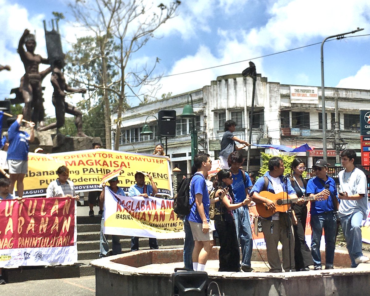 'IBASURA ANG BOGUS NA PUV MODERNIZATION' Inilunsad sa Baguio City ngayong araw, April 30, ang transport caravan sa pamumuno ng PISTON at Baguio-Benguet Movement Against Jeepney Phaseout and Joint Administrative Order (BBMAJPJAO) para tutulan ang nakaambang Public Utility