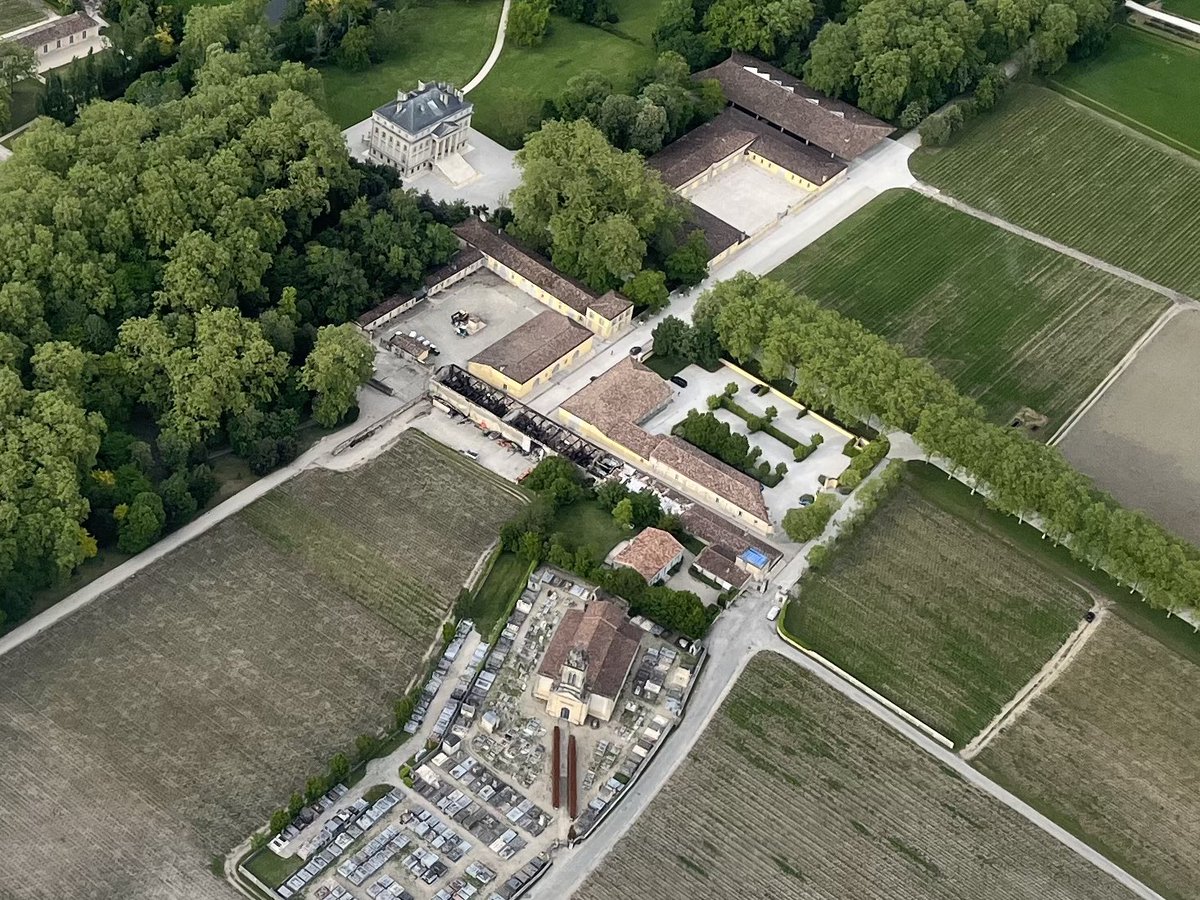 L’incendie 🔥 des dépendances du Château 🏰 #Margaux vu du ciel ✈️