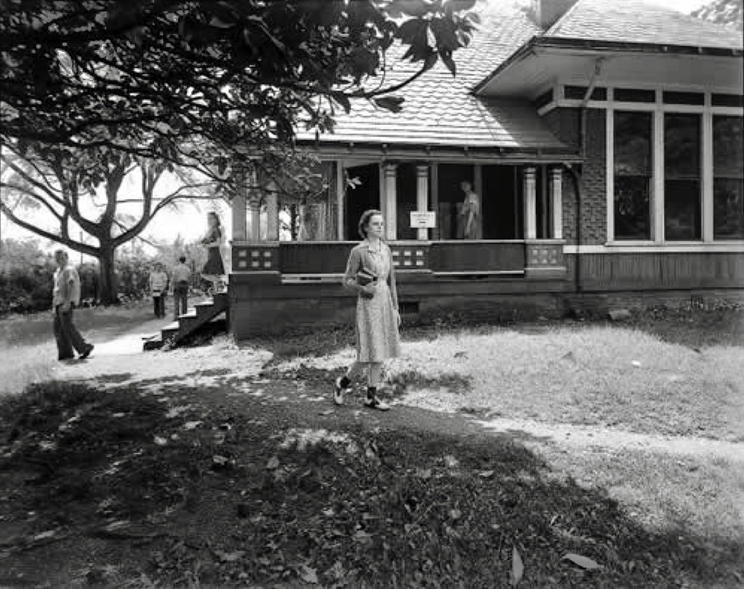 #OTD in 1941
‘Exterior, Library Building, Lenoir City, April 30, 1941’
#TVA #TennesseeValleyAuthority #TheNewDeal #TVAlibrary #library #LenoirCity