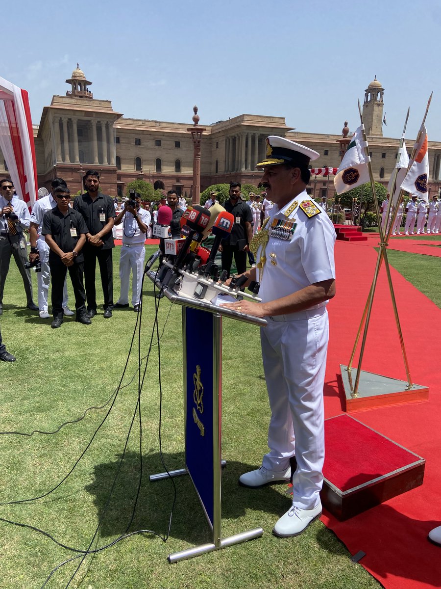 Breaking: Admiral D.K. Tripathi takes over as the new Chief of Naval Staff of the @IndianNavy, succeeding Admiral R. Hari Kumar! 🇮🇳⚓️ #NewNavyChief