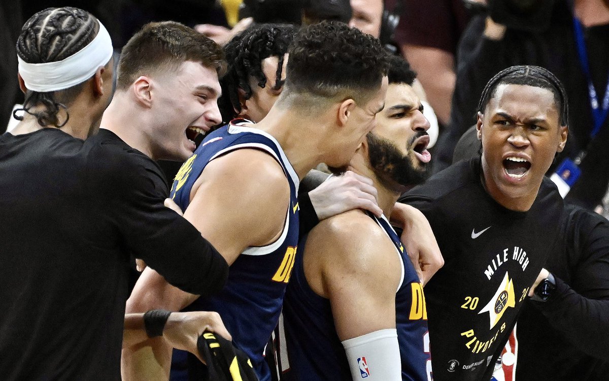 I promise to stop talking about the glory days of David Thompson if Jamal Murray keeps this up. Holy #MurrayMiracle2, Jamal! 📸🔥 by @jerileebennett of the @DenverGazette. @dlynch_esq @DNVR_Nuggets @nuggets @NBA @Ballin25Braun