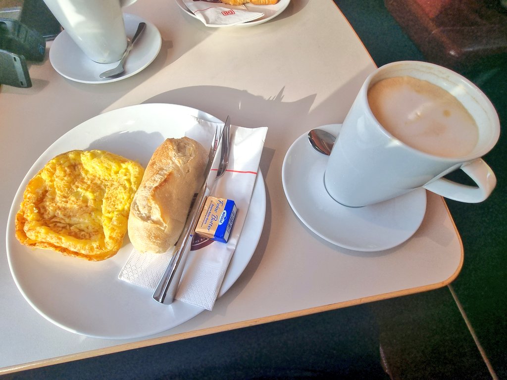 Onboard #ICE591 with @Lets_makeatrip from #Frankfurt 🇩🇪 to #Stuttgart 🇩🇪 and we're camped out in the @_DiningCar for brekkie 🥐☕ This is Leg 9 of 10 on my #ICE24 Challenge and we're still on schedule 🫡 #NonstopEurotrip