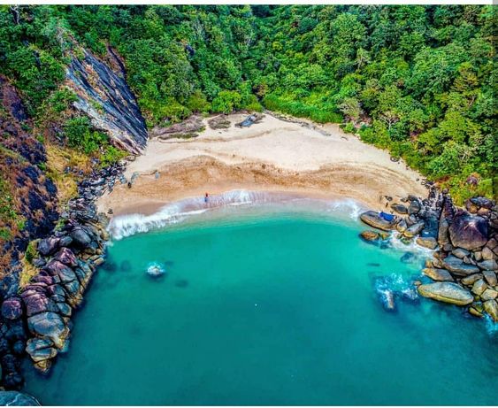 What did the sun say to the beach in Goa? 'You shore are stunning! ☀️ 🕶️  #gox #feelgoa #ManoharInternationalAirport #AdventureAwaits