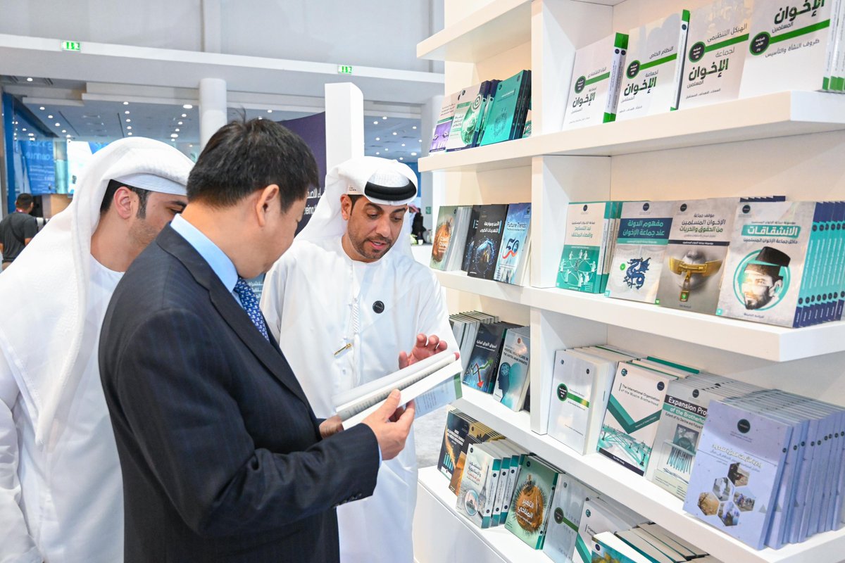 Mr. Du Zhanyuan, President of the China International Communications Group (CICG), pays a visit to the TRENDS Pavilion during the opening day of the Abu Dhabi International Book Fair.

#TRENDS #AbuDhabiBookFair #InnovationDissemination #KnowledgeSharing #AbuDhabiEvents #Knowledge