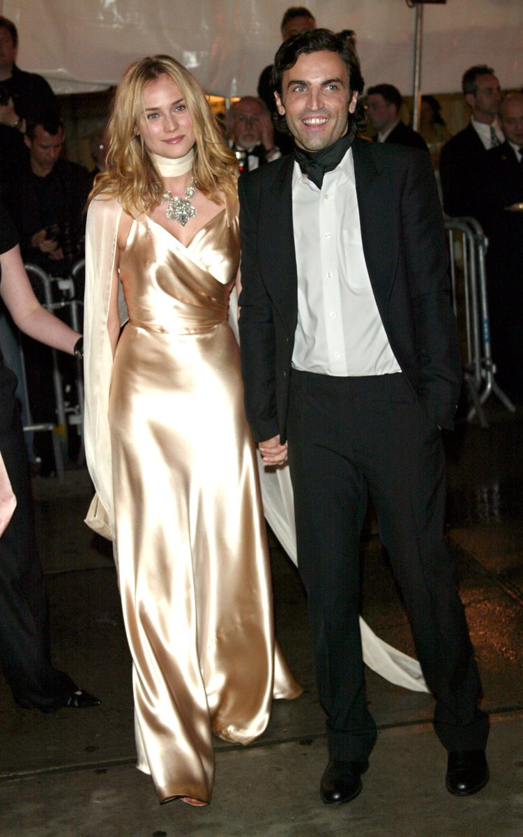 beyonceseyelid's tweet photo. Thinking about Diane Kruger at the 2004 Met Gala wearing Balenciaga by Nicolas Ghesquière. So simple yet so effective. The scarf that almost looks like a cape. The beautiful bronzey champagne bias cut silk. The messy hair that gives it a more relaxed feel. THE NECKLACE! Fabulous! https://t.co/MFhpRApKLG