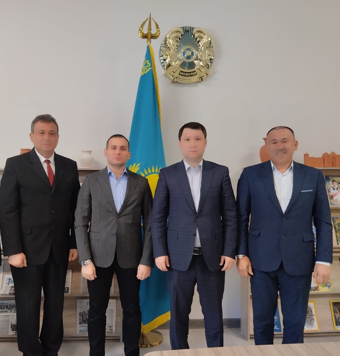 Türkistan/Kazakistan Eyalet valisi Kenjekhanuly Ermek ile Türk-Kazak işbirliği ile Türkistan ili altyapı projeleri ile ilgili istişarelerde bulunduk.🇵🇼🇹🇷
#türkiye #kazakistan #SonDakika