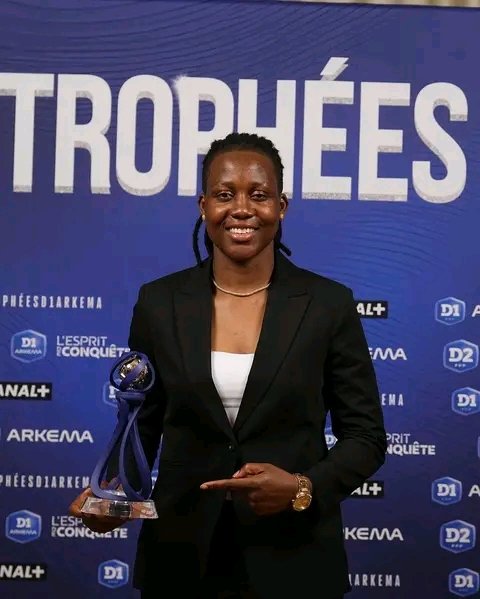 🇳🇬 Nigeria super falcon goal keeper, Chiamaka Nnadozie voted as the D1arkema best goalkeeper  in France for the 23/24 Season. 

We love you 'Amaka wey no dey disappoint' as Nigerians proudly call you.

Congratulations @Nadoziechiamaka💪♥️