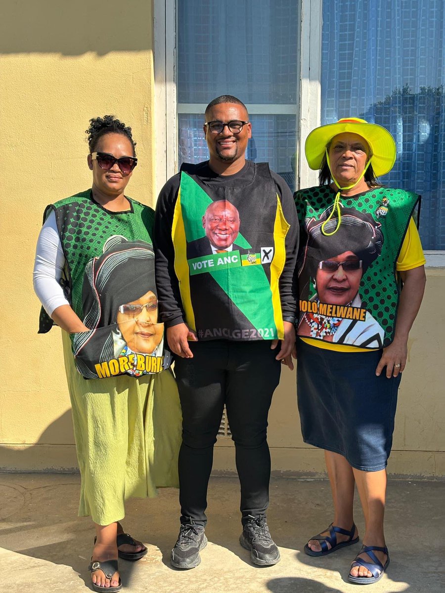 AncNamakwa49438's tweet photo. DOOR-TO-DOOR-WARD 5-RICHTERSVELD LET

ANC Volunteers embarked on a massive voter contact door-to-door campaign trail at Orsmond Hall VD, Alexander Bay. 

#VoteANC🗳️
#FirstBallot🖤💚💛
#SecondBallot🖤💚💛
#ThirdBallot🖤💚💛
#ANCAtWork
#LetsDoMoreTogether https://t.co/YACHXFdNqv