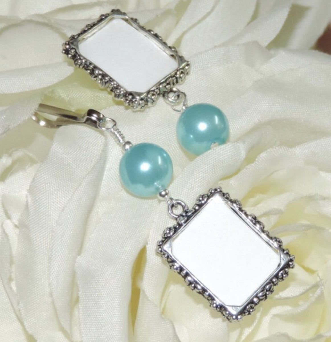 Gift set for the bride & groom. smilingbluedog.etsy.com/listing/270670… via @Etsy #Etsy #etsyseller #etsystore #epiconetsy #etsymntt #bestofetsy #bride #groom #giftset #shopping #wedding #keepsakes #shoppingonline #womaninbiz #etsyfinds #giftideas #somethingblue