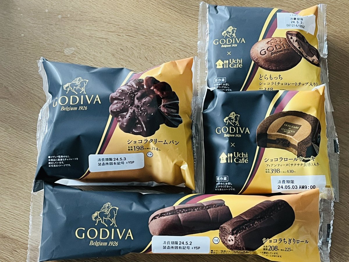 GODIVA × UchiCafe

どらもっち
ショコラロールケーキ
ショコラちぎりロール
ショコラクリームパン

1人では食べないけどね😅
あっ！カヌレは🤣

#ローソン
#ゴディバ
#ウチカフェ