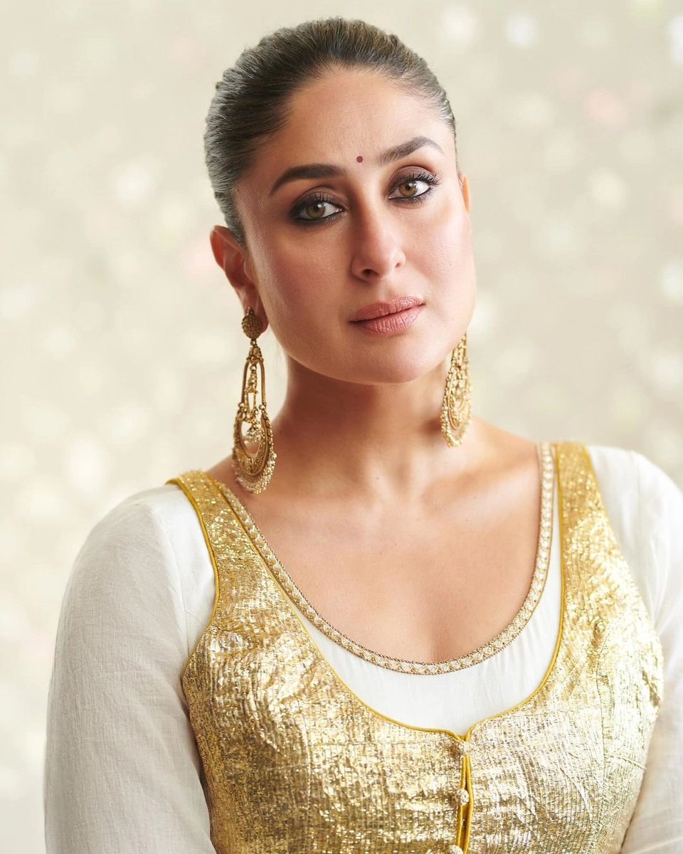 #KareenaKapoor 

#Kareena 

#actress #CineFlowTamil