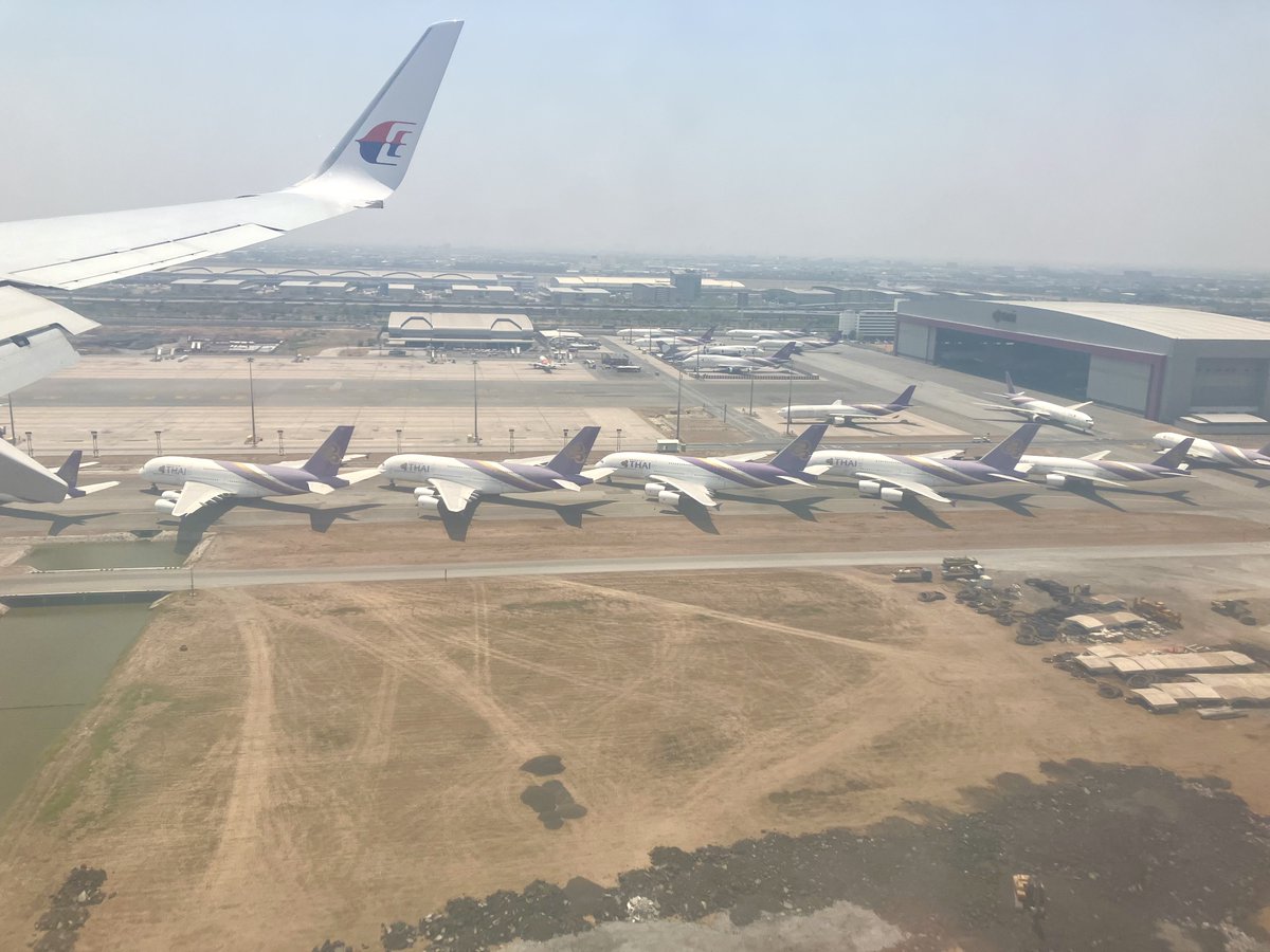 かつて成田や関西線の常連だったTG A380。
BKKに整列して並べられてました。
後ろにはB744の姿も…。
(なんか先日引取先が見つかったとか見つかってないとか…🤔)