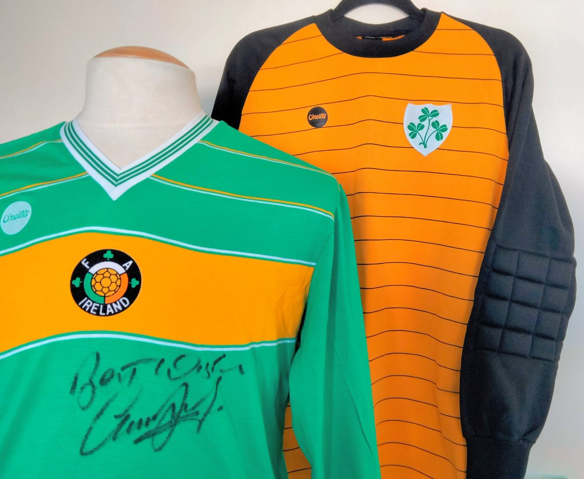 The year is 1985. Incredible long sleeved Ireland shirts are in fashion & the design & variation of our Irish kits is off the charts. Pin stripes, centered crests, different crests, padded sleeves, V & round necklines. A fabric feast.💚 What a time to be alive. ☘️ #COYBIG 🇮🇪