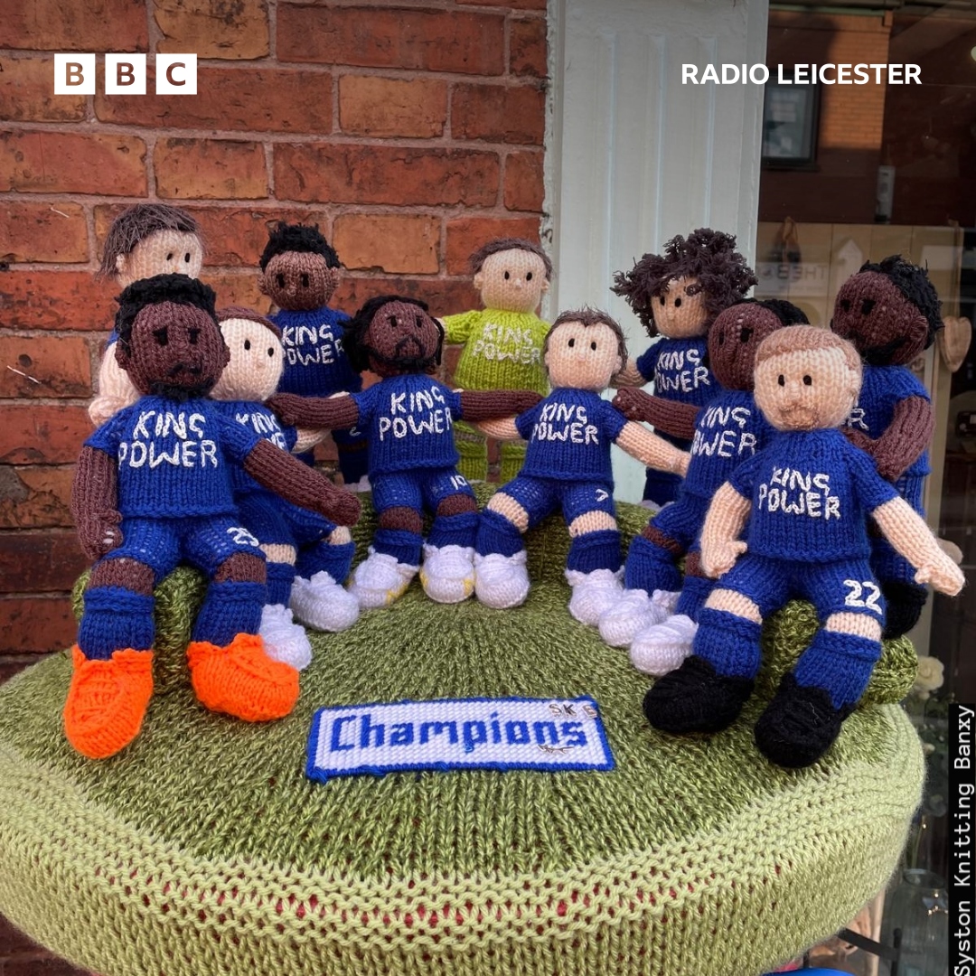 🏆🦊 Check out this champion post box topper from Syston Knitting Banxy