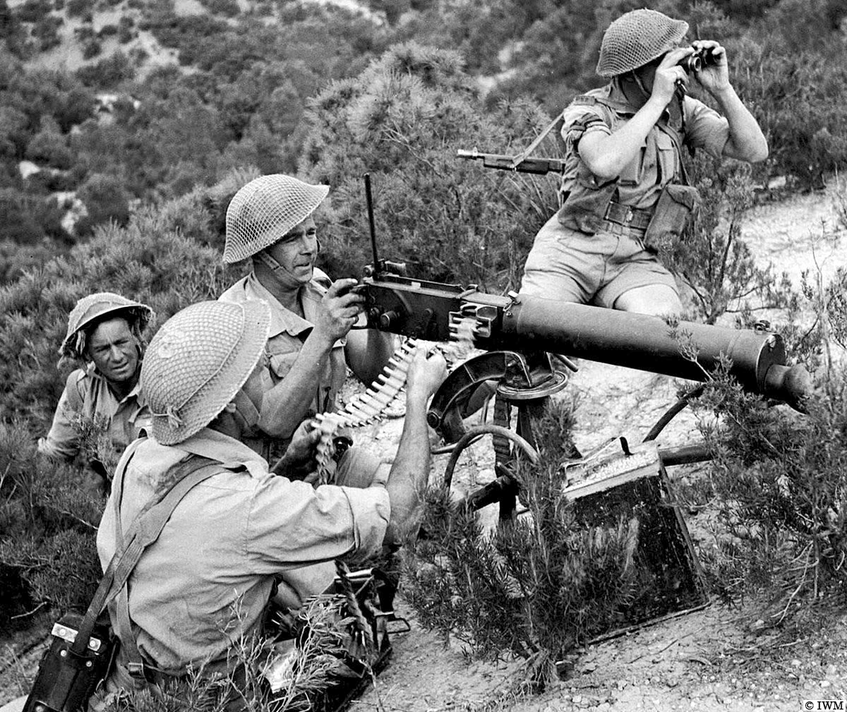 #OTD in 1943, Bou Arada, Tunisia. Vickers machine gun team from 10 The Rifle Brigade. #WW2 #HISTORY