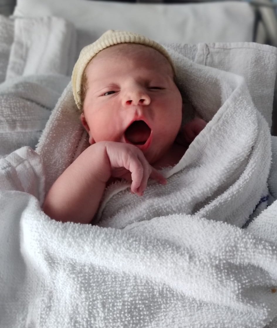 Atticus Henry Wilder Williams arrived in the world yesterday, three days after his big brother's 2nd birthday. Here he is looking bored by it all 😂