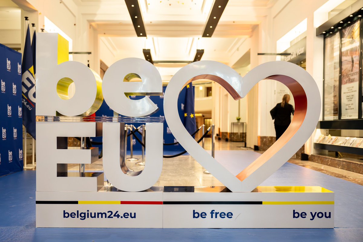 Ahead of today’s informal #GAC, we gathered in Brussels to mark the 20th anniversary of the 2004 #enlargement, when 10 countries joined the #EU. Today, the 🇪🇺 continues to attract people & countries, delivering peace, stability and prosperity.