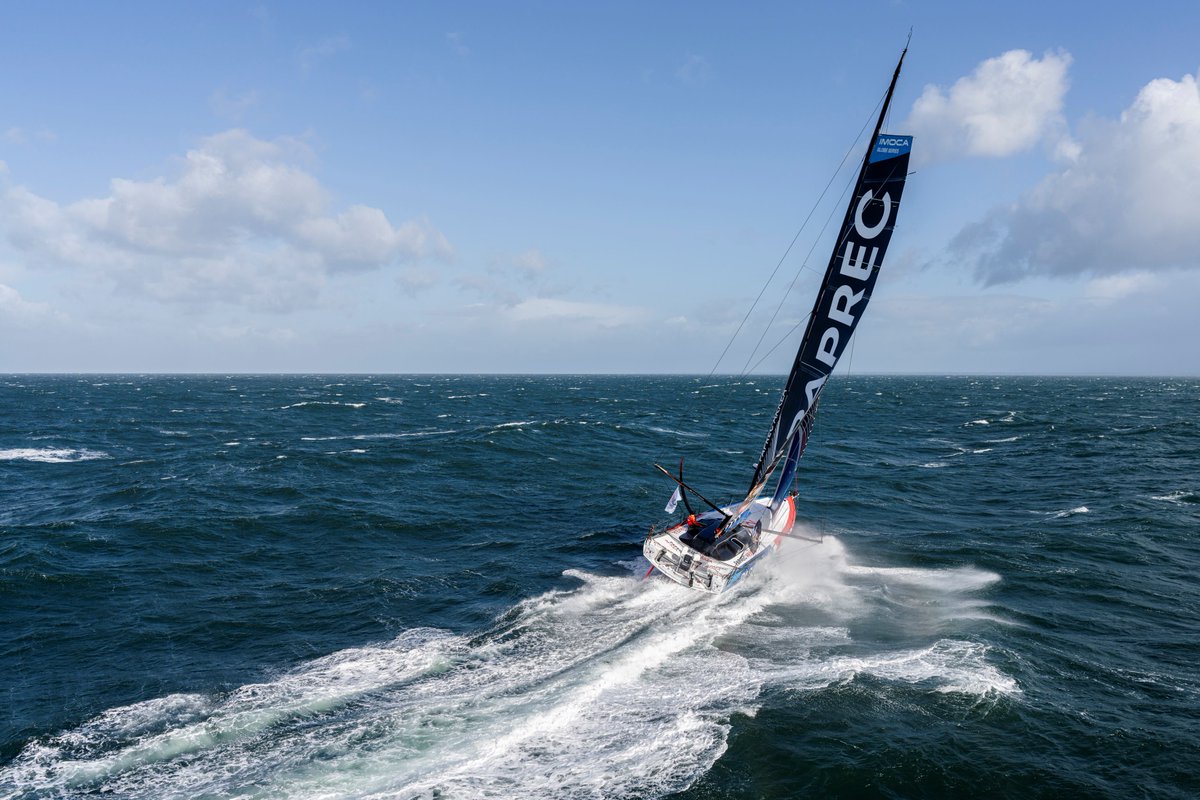 [🧑‍🚀 Jour 2 - Lorient ➡️ New York : Satisfait d'être au nord de la flotte ]

'La journée d'hier s’est bien passée, remontée vers l’Irlande un peu moins proche de la côte que prévu.'

🔗teampaprecarkea.com/actualites/310…

🔵@Paprec_Group
🔴@cmarkea

#TheTransat #LorientNYC