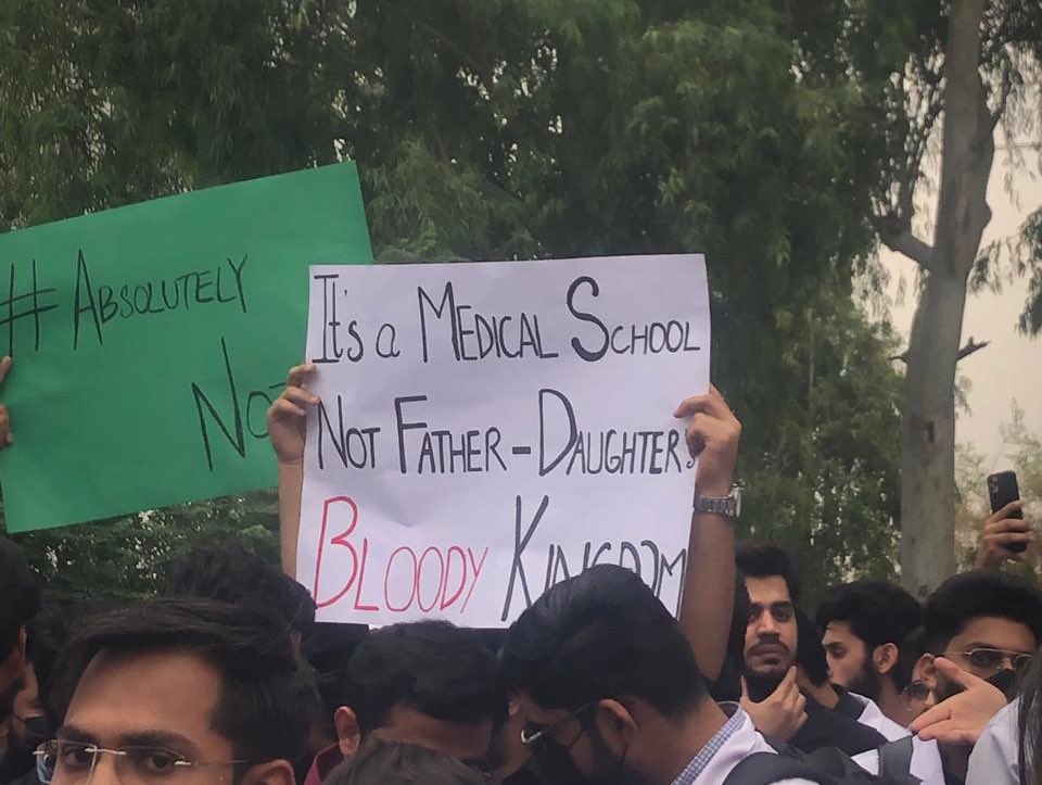 #justiceformahnoor
#letdoctorslive
#changeavicenna
@MaryamNSharif @PMSUP_Official
@uhslhrofficial