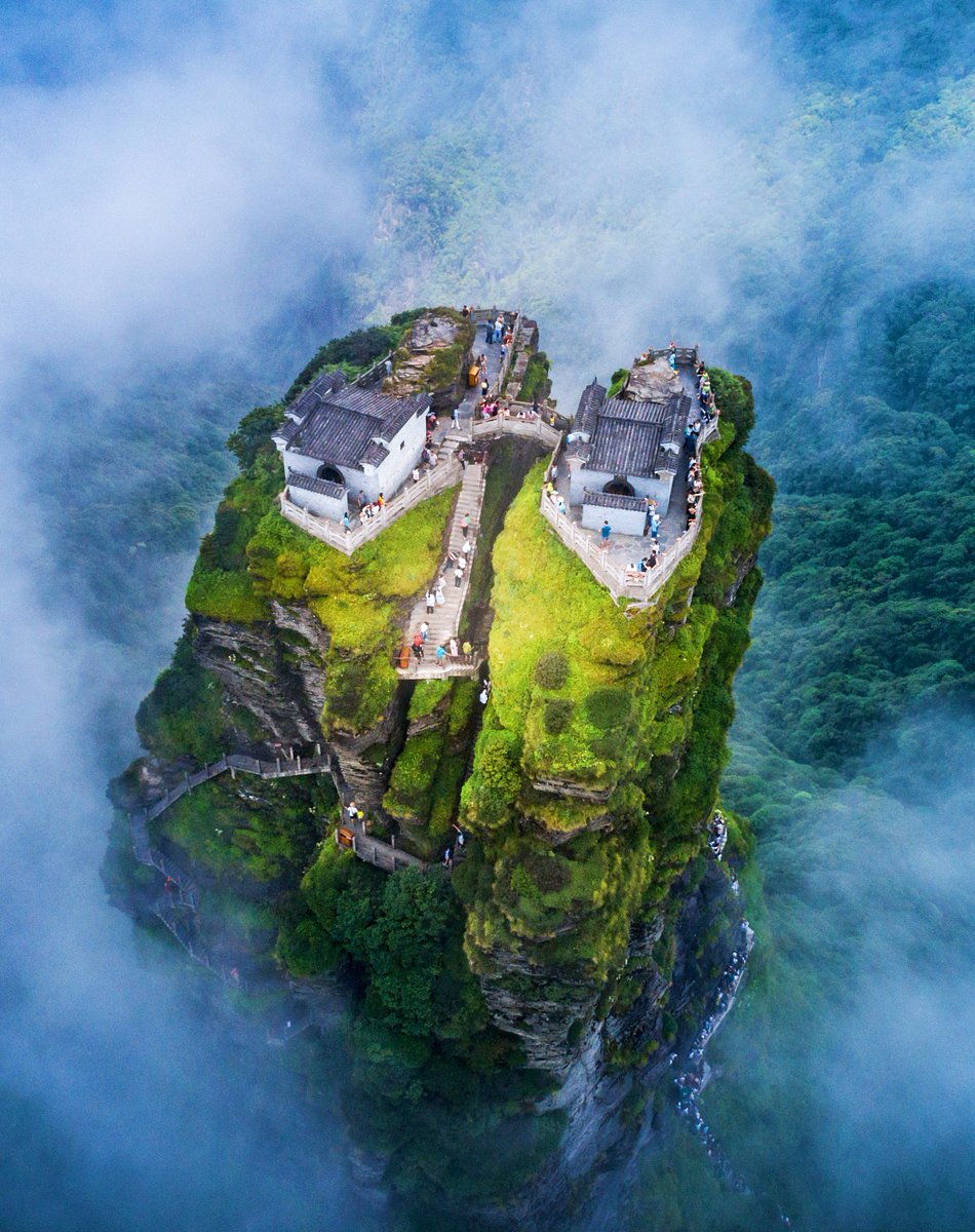 Experience the unparalleled beauty and unique charm of Fanjing Mountain 梵净山 in Tongren, Guizhou, where every moment is a testament to the awe-inspiring wonders of our world! 🏞️ 
#FanjingBeauty #NatureAtItsBest