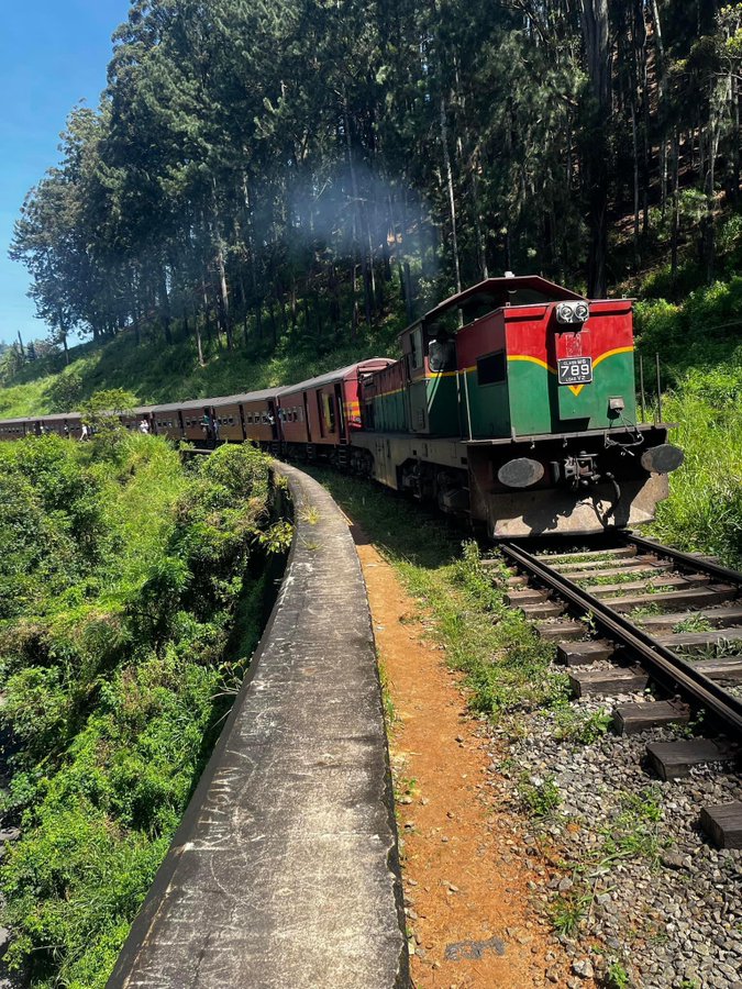 Udarata menike - Kandy to Badulla train 
Join with - Jet Lanka Tours

🌎 jetlankatours.com
💌 info@jetlankatours.com
📲 +94777 23 65 60
linktr.ee/JetLankaTours

#travelsrilanka  #srilanka  #srilankatourism  #srilankatour  #traveltosrilanka #visitsrilanka  #triptosrilanka