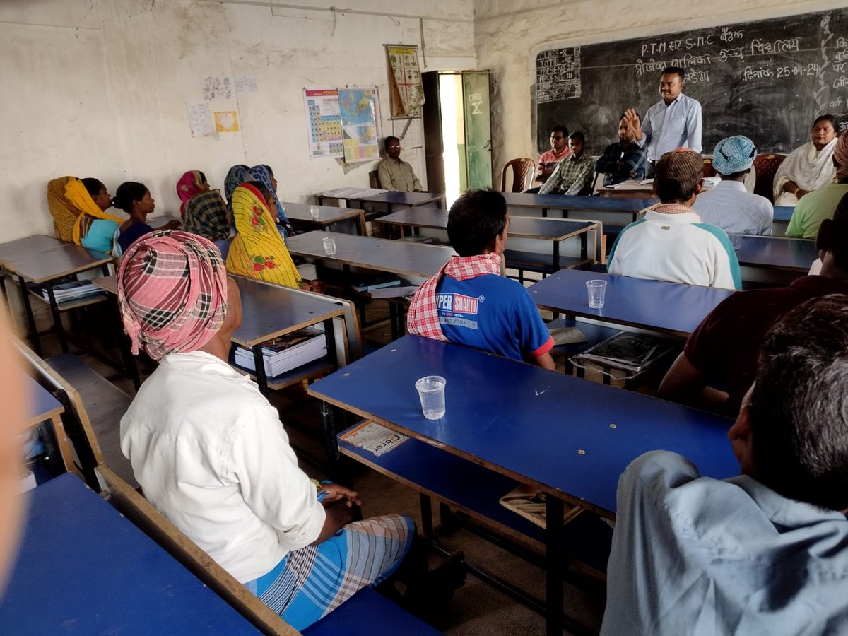 JepcJharkhand's tweet image. #Jharkhand के सरकारी स्कूलों में अभिभावक शिक्षक बैठक का आयोजन कर विद्यालय प्रबंधन समितियों, एडीपीओ, एपीओ, शिक्षकों द्वारा अभिभावकों को दिया जा रहा है #ProjectIMPACT, स्विफ्टचैट, ड्राप आउट, विद्यालयों में नामांकन, ट्रांज़िशन समेत अन्य महत्वपूर्ण विषयो पर संपूर्ण मार्गदर्शन…