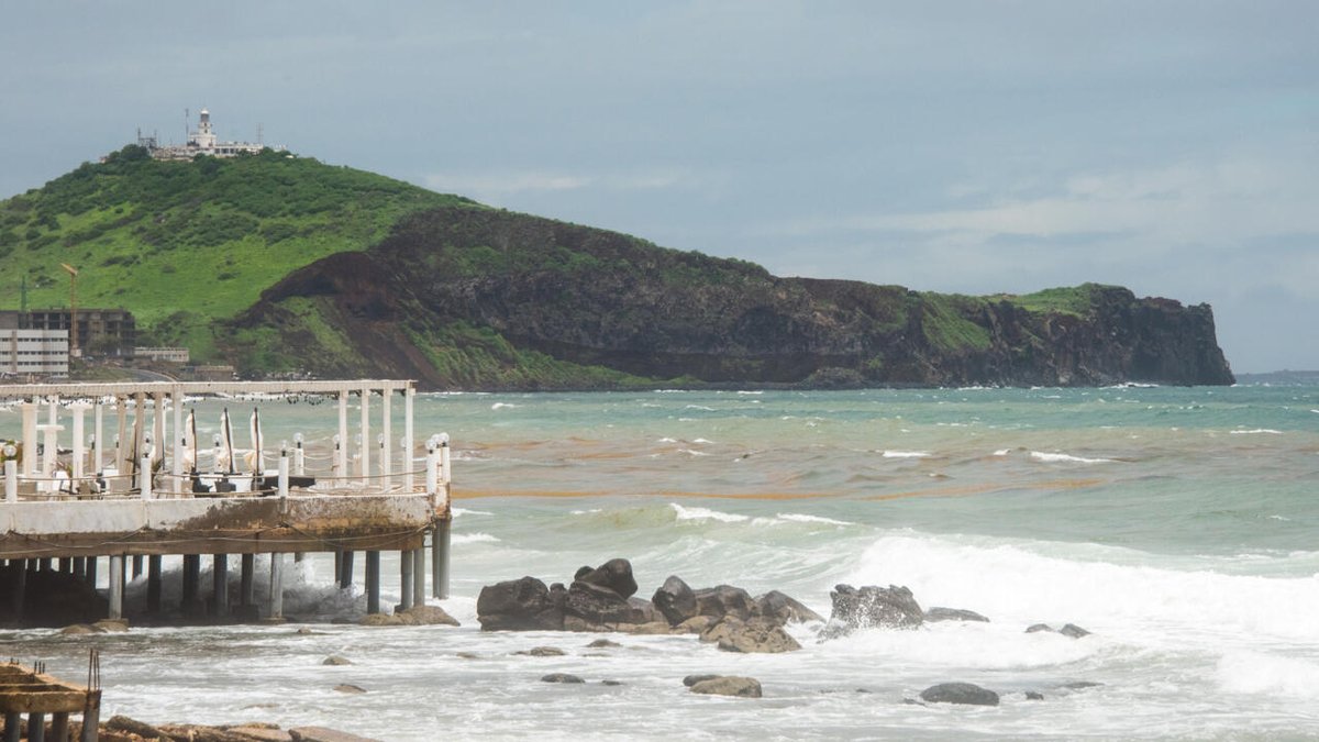 Sénégal: pourquoi les autorités suspendent des constructions au bord de l’océan à Dakar rfi.my/AYr7.x