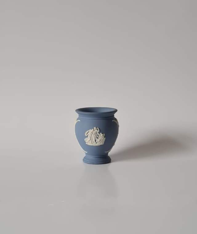 Collectable Curios' item of the day...Wedgwood Jasper Ware Blue Vase

collectablecurios.co.uk/product/wedgwo…

#Wedgwood #JasperWare #BlueVase #Collector #Antiquing #ShopVintage #Home #SupportLocal #StGeorgesBelfast #StGeorgesMarket #StGeorgesMarketBelfast #Market #NorthernIreland #Ireland