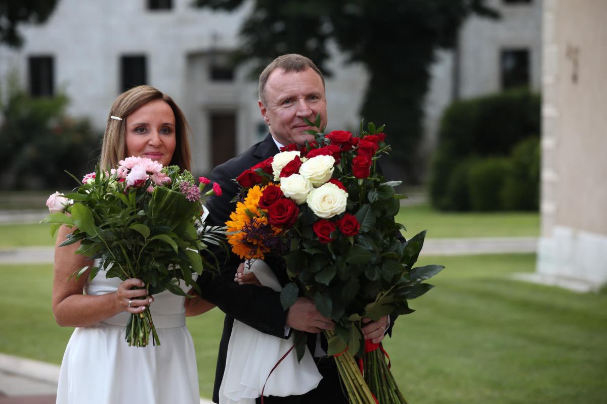 Jacek Kurski urządził obchody rocznicy ślubu w krakowskim hotelu - była sesja na dachu , libacja i tance za wszystko zapłacono karta …TVP 🙃