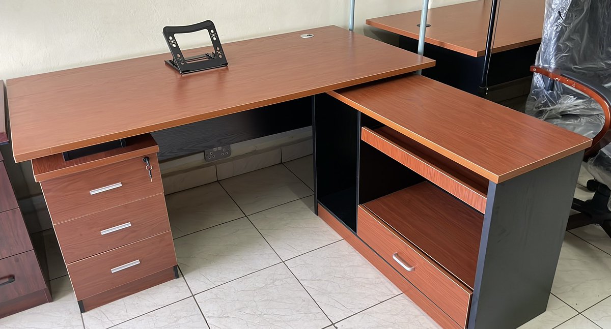@RajiniENicholas Executive desks from 28,495/= on offer 0722516017 #Nairobi copyritefurniturekenya.com