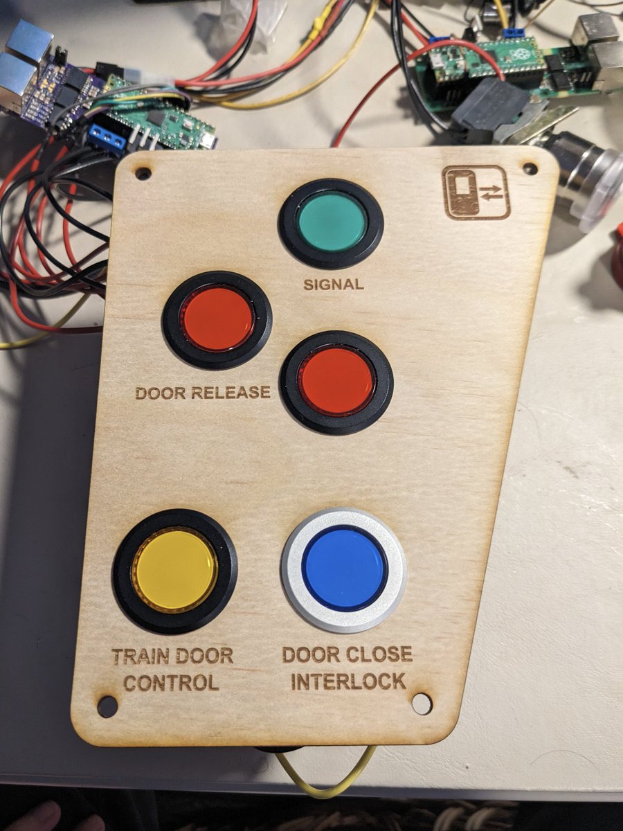 Huge props to <a href="/Geekbozu/">Tim Keller</a> for helping me turn my cardboard prototype into a spiffy set of laser-cut UK Class 80x-style door controls for #TrainSimulator. <a href="/railsimulator/">Train Simulator</a> #trains
