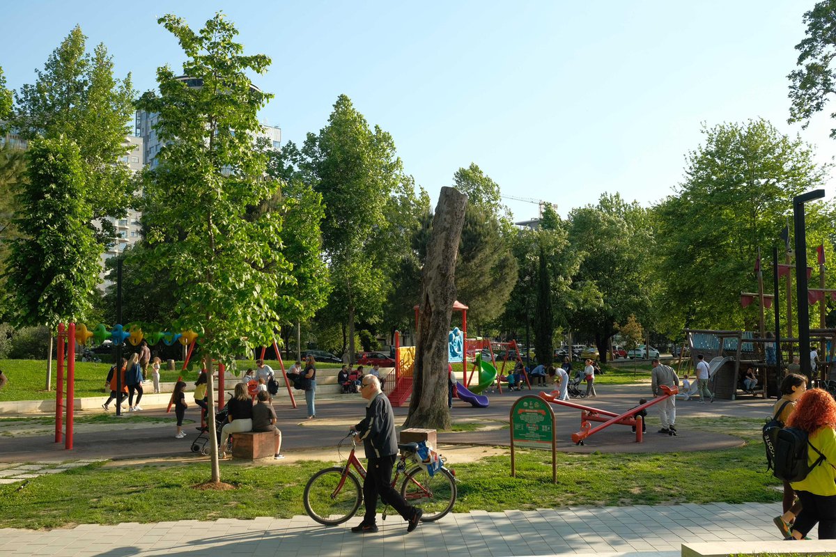 MIRËMËNGJES 👋🏻

Me këto pamje nga Parku Rinia i mbushur me turistë 🎒 që kanë zgjedhur 📍 Tiranën si destinacion për ta vizituar, ju uroj një ditë të bukur! 🥰☀️🦋🌸