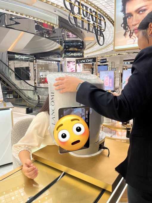 エンポリG階のランコムで無料の肌分析ワークショップ開催中！スキンスクリーンによる肌診断。体験された方には美容液とエッセンスローションをもれなくプレゼント♪さらに【BUAのSNSを見た】と伝えるとお肌に似合うファンデーションパウチを5個プレゼント🎁スキンケア選びの参考になるチャンスです📣✨<a href="/tag/%E0%B8%9B%E0%B8%B2%E0%B9%80%E0%B8%AE%E0%B9%88%E0%B8%B2%E0%B9%80%E0%B8%96%E0%B8%B5%E0%B8%A2%E0%B8%99%E0%B8%A1%E0%B8%B5%E0%B9%88"class="tags"><span>#ปาเฮ่าเถียนมี่</span></a><a href="/tag/bahaotianmi"class="tags"><span>#bahaotianmi</span></a>