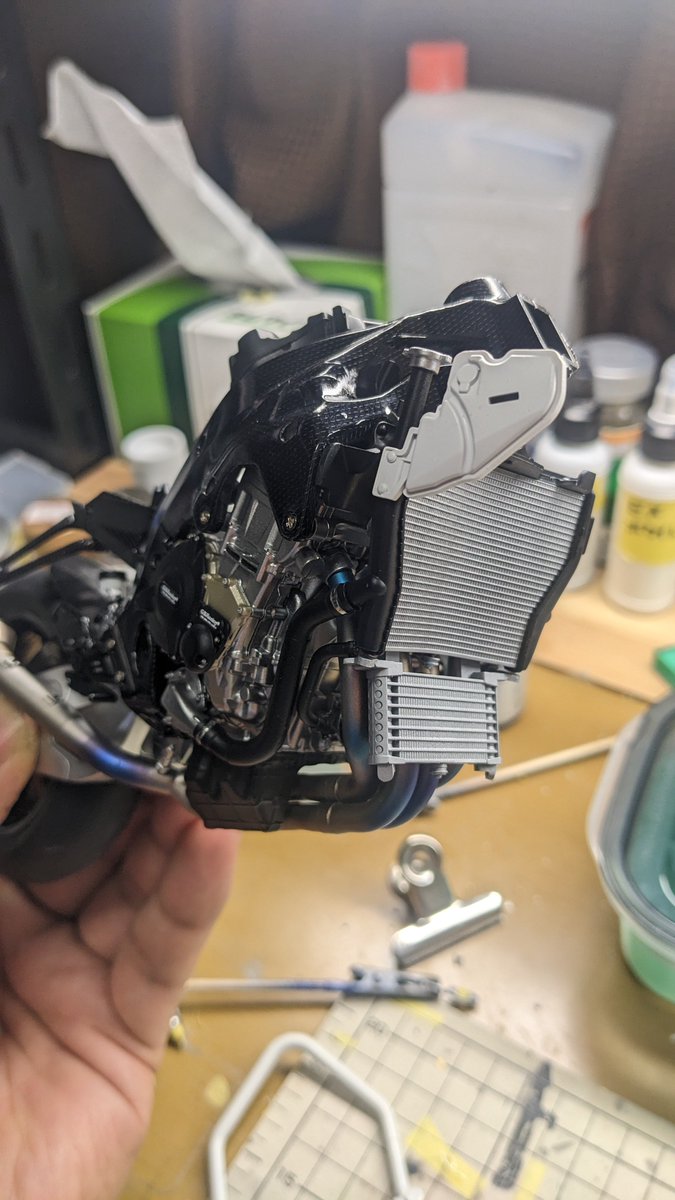 MASAMETAL17's tweet image. マフラー取り付けからの、ラジエター取り付け
やっぱりバイクプラモは、このメカ感好きだわ

#バイクプラモ盛り上げ隊
#MENGMODEL