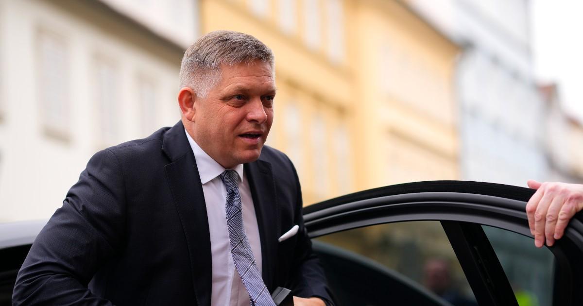 Il governo slovacco di Robert Fico mette le mani sui media pubblici ilfattoquotidiano.it/2024/04/30/il-…