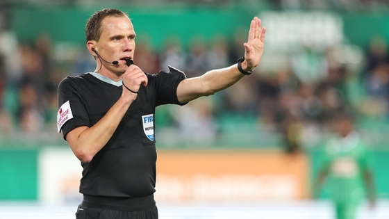 'Das ist eine sehr ehrenvolle Aufgabe', sagt Sebastian Gishamer. Der FIFA-Referee wird mit seinem Team morgen das Finale im UNIQA ÖFB Cup leiten. 👇🇦🇹 #GemeinsamÖSTERREICH oefb.at/cup/News/SR-Gi…