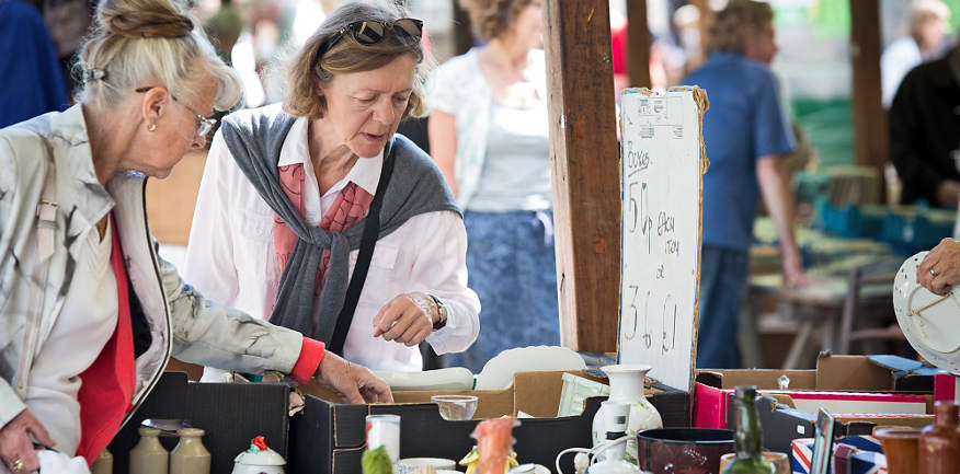 Rummage through the eclectic mix of second hand goods at the popular Chesterfield Flea Market which takes place every Thursday. Find out more: dlvr.it/T6C973 #LoveChesterfield #ChesterfieldEvents