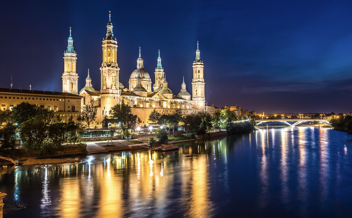 Looking for your next city escape? Here’s a 2 day itinerary for the beautiful city of #Zaragoza. Explore the old town, including the two cathedrals and walk along the banks of the Ebro river. ⛪ Find the full version here 👉bit.ly/3USp6Ee #VisitSpain