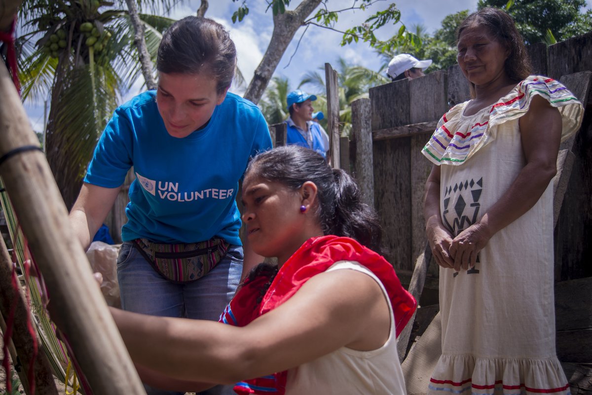 Around 6️⃣% of the global population are indigenous people. UN Volunteers Lidia & Lilian are two of 15 indigenous volunteers supporting UNV advocacy and outreach activities in the communities of Bolivia. There, they work with the Global Environment Facility forestry project🌳🌲