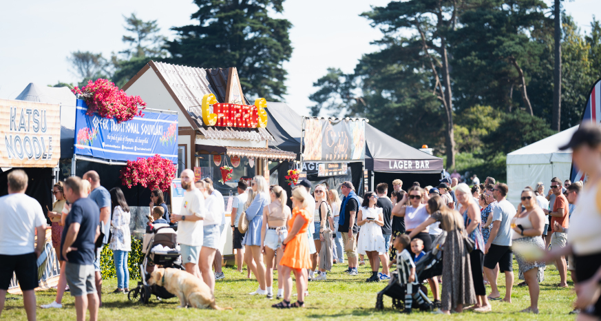 ✅Entertainment for all ages🎶 ✅Tasty food😋 ✅Happy family time👨‍👩‍👧‍👦 The list for a perfect family day out has been checked off by the Great British Food Festival! Check out this event and more in Chesterfield: chesterfield.co.uk/visiting/event… #LoveChesterfield #ChesterfieldEvents