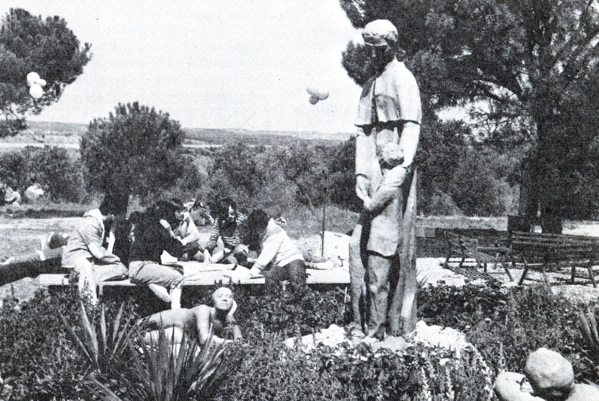 SalesianosEs's tweet photo. En 1981 se celebró el Campo-Bosco-100 en #Mohernando (Guadalajara), jornadas de reflexión sobre #DonBosco evangelizador de los jóvenes, con 400 participantes de las inspectorías españolas, origen de lo que conocemos hoy como el “Campobosco Nacional”. #EfeméridesSalesianas https://t.co/YR2GBBEGxZ