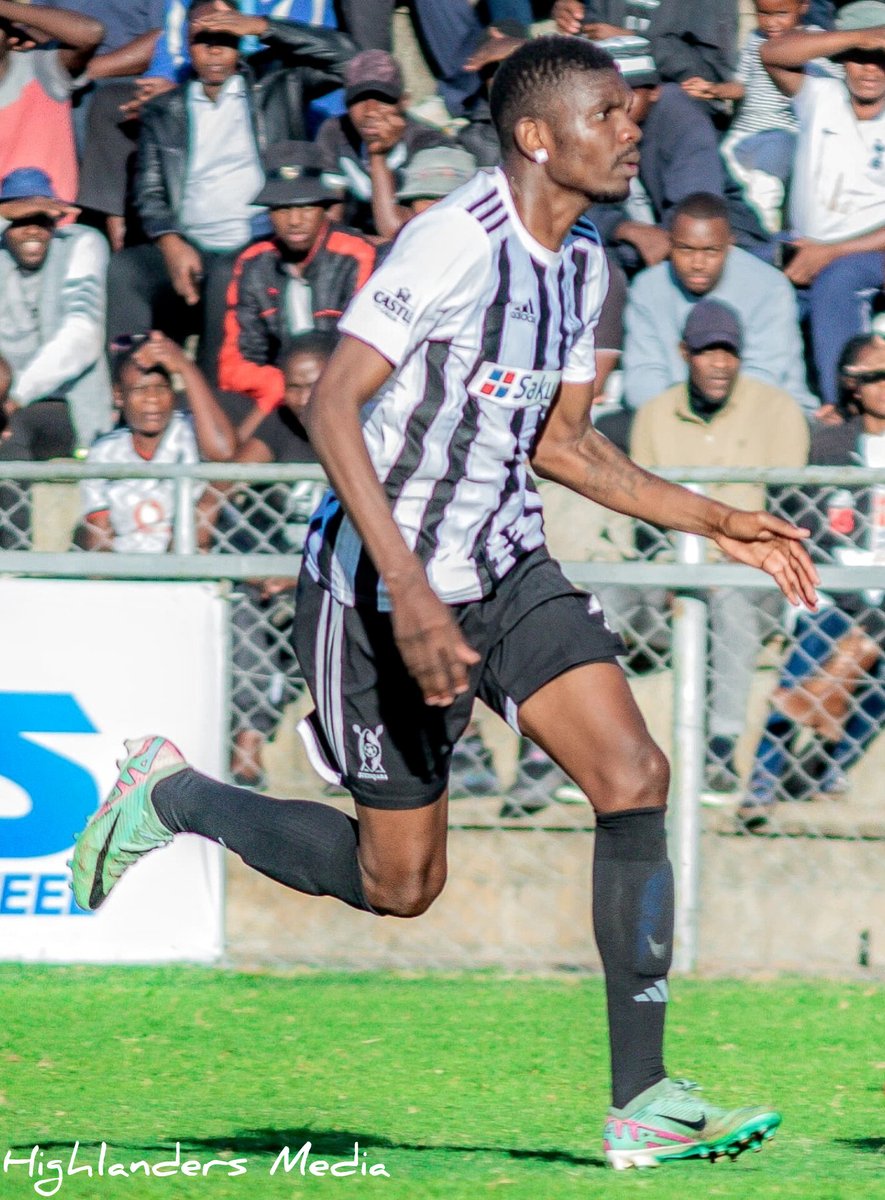 𝐓𝐇𝐄  𝐇𝐈𝐓𝐌𝐀𝐍

Five goals and counting for Lynoth Chikuhwa.

@FuduMedia
#Bosso