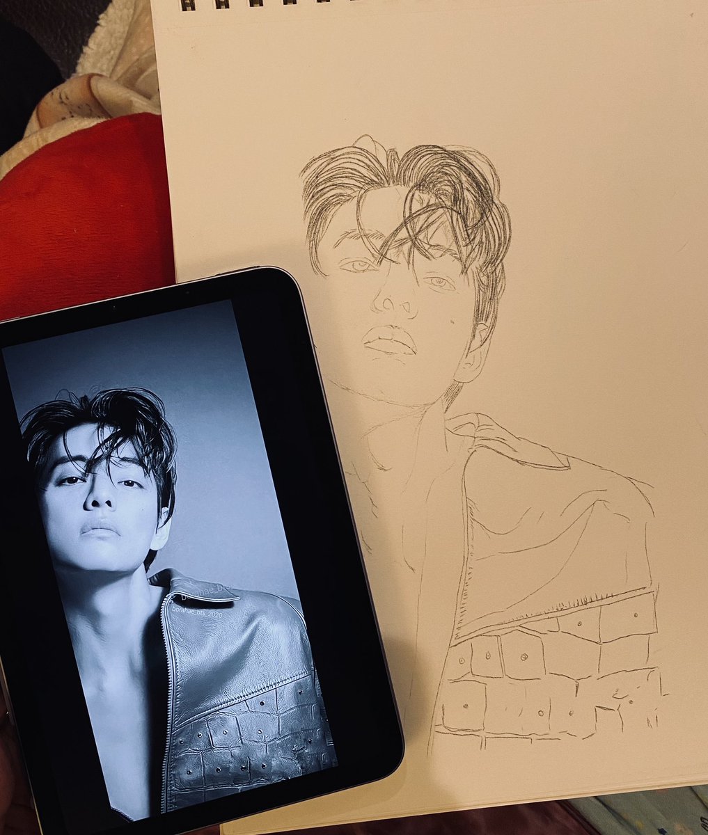 My next two sketches in progress…can’t decide which one to work on first!!!  
1. Flower boy 🌸 or 
2. Hottie McHotington?🔥 

BORAHAE TAEHYUNG
#WithTaehyungForever
#SeeYouSoonTaehyung 

ps: I am voting for #V as #ArtistaAsiatico and #Layover as #AlbumEpInternacional at…