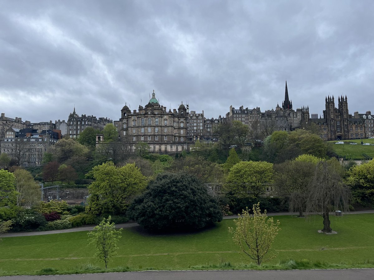 A brisk early morning walk around one of my favourite cities on earth before Day 2 of #AWT24 #Edinburgh @AlisonWeirBooks @NicolaTallis @sarahgristwood 🏴󠁧󠁢󠁳󠁣󠁴󠁿