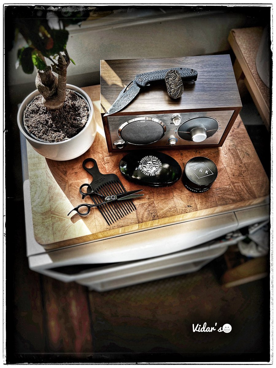 GeirholtVidar's tweet image. Up and at’em! 😊🧸
-
#GoodVibes #Tuesday #photography
#edc #knife #viking #fidget #scissors 
#comb #brush #beardbalm #plants #display 
@CiviviKnife @badassbeardcare @oakbeardcare @limitlessengraver @curioedc @ChicagoComb