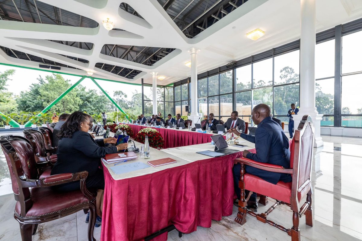 Attending a cabinet meeting chaired by President @WilliamsRuto at State House in Nairobi.Mitigating the impact of the floods is key for the government.May I take this opportunity to extend my deepest condolences to the families and friends of victims of floods across the country
