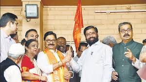 gallinews's tweet photo. Mumbai North West se Ravindra Waikar ko diya CM Shinde ne Shivsena se Ticket, Sena Vs Sena ki hogi ladai
Read Full News: https://t.co/SGBdTgPcux
#cmshinde #ElectionUpdates #LoksabhaElection2024 #MaharashtraPolitics #Mumbai #MumbaiNorthWest #PartyDynamics #Politicalnews https://t.co/8sN2GNx06x