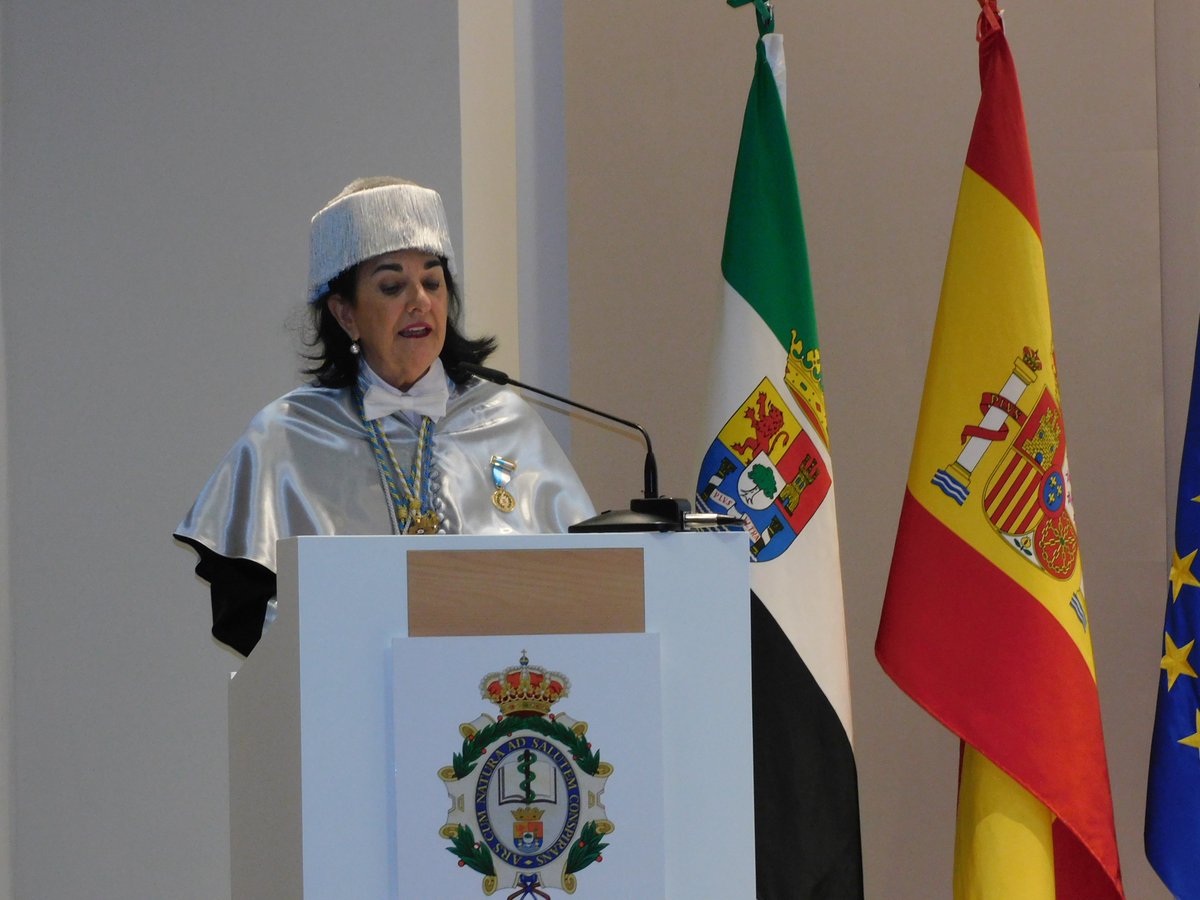 🎓 Nuestra presidenta ha sido nombrada 𝗔𝗰𝗮𝗱𝗲́𝗺𝗶𝗰𝗮 𝗱𝗲 𝗛𝗼𝗻𝗼𝗿 de la Academia de Medicina de Extremadura en una entrañable ceremonia que tuvo lugar ayer, en el salón de actos del @iComeca
¡Enhorabuena! Un orgullo para la Profesión Enfermera
#colegioenfermeríacáceres