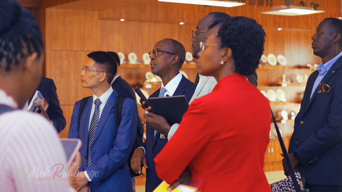 @Odrek_Rwabwogo commended China's economic prowess and cites Shenzhen's transformation as a model for development. The event, co-hosted by Guangdong University, highlights Uganda's potential as a key player in China's import market.
