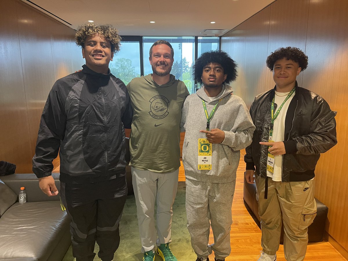 TCqbll's tweet image. Nothing better than family. Had the best time hanging out with @BottMulitalo @CTafua7 &amp;amp; @Cuuhraig this whole weekend. #ScoDucks #GoDucks @oregonfootball Give them a follow and let them know we want them here.  @CoachDanLanning @CoachLup @CoachTuioti92 @MarshallDucks @ptbiondo…
